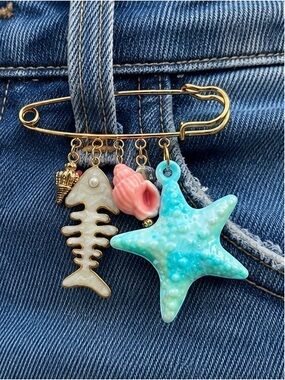Coastal Charm Safety Pin Brooch – Starfish, Fishbone & Shell Charms